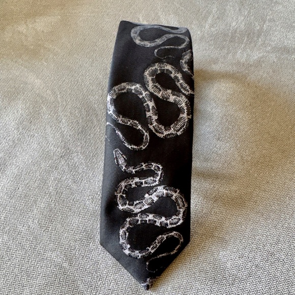 INC International Concepts Python Metallic Snake Neck Tie Black - Picture 1 of 7